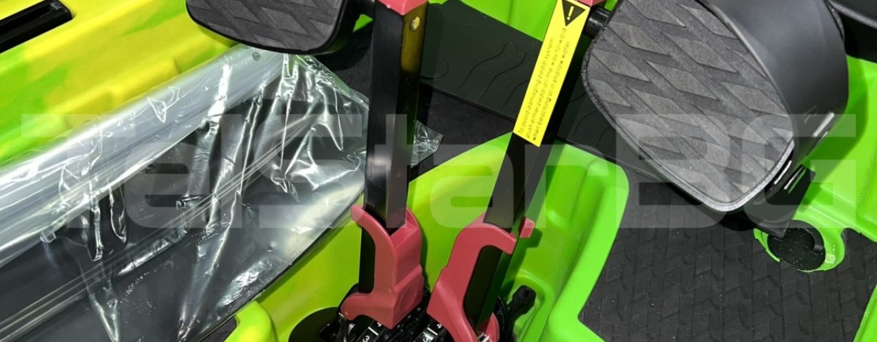 Риболовен и туристически каяк KOROT с педална система и кормилна уредба